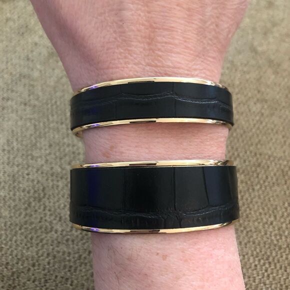 Express | Faux Alligator Cuff Bracelet | Black - Picture 1 of 4